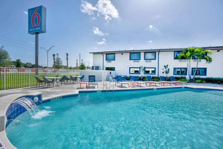 Motel 6 Fort Lauderdale, FL in Melrose