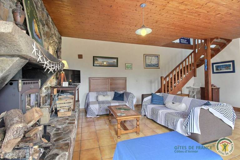 Gite with patio & yard — photo 3