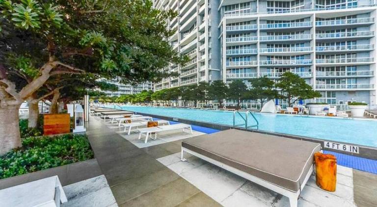 Holiday apartment with hot tub & pool | Next to Bayfront Park — photo 4