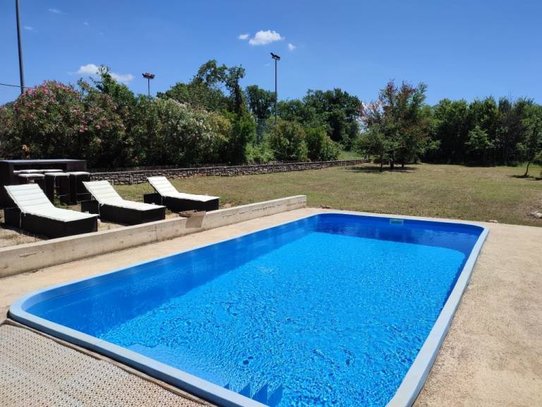 House with yard, patio & private pool — photo 3