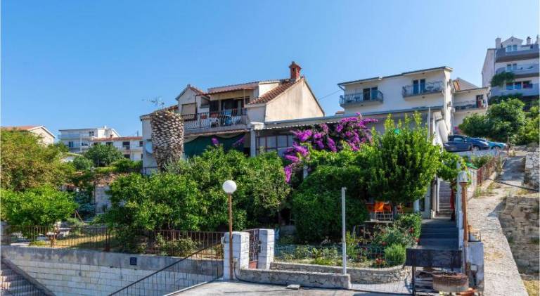 Nice holiday apartment | Next to the beach | Dogs allowed in Podstrana