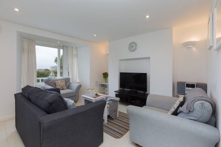 Cottage with garden | Beach view — photo 4