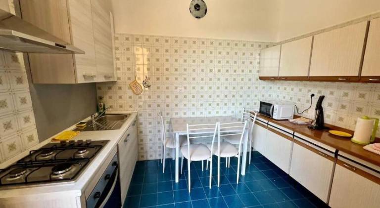 Apartment with 3 rooms for 5 persons — photo 4
