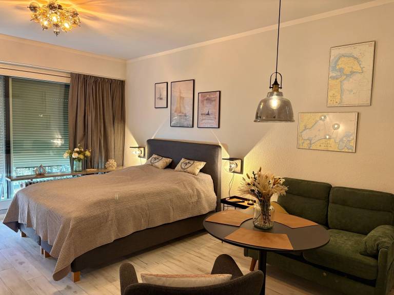 Kaj&uuml;te 15 L&uuml;tte Stuuv am Meer