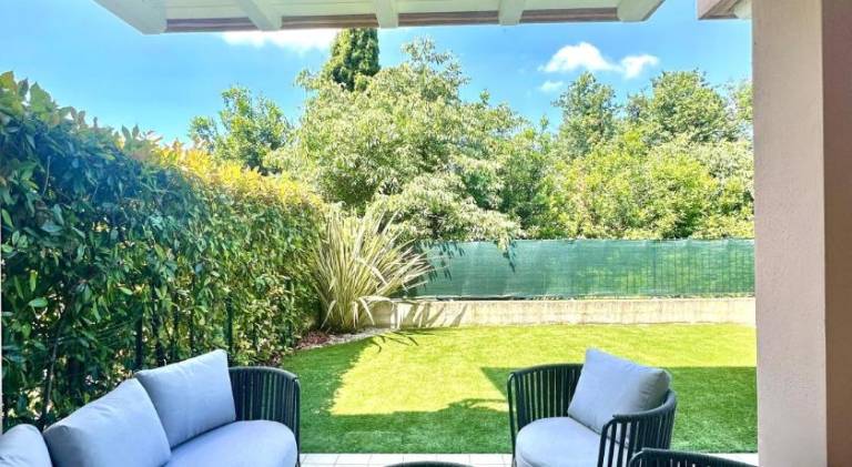 Rental apartment with yard & pool | Dogs allowed in Peschiera del Garda