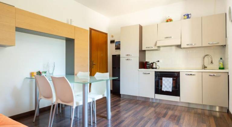 Apartment with terrace & garden — photo 3