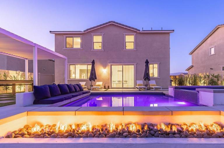 Coachella, CA Vacation Rentals from 115 Hometogo