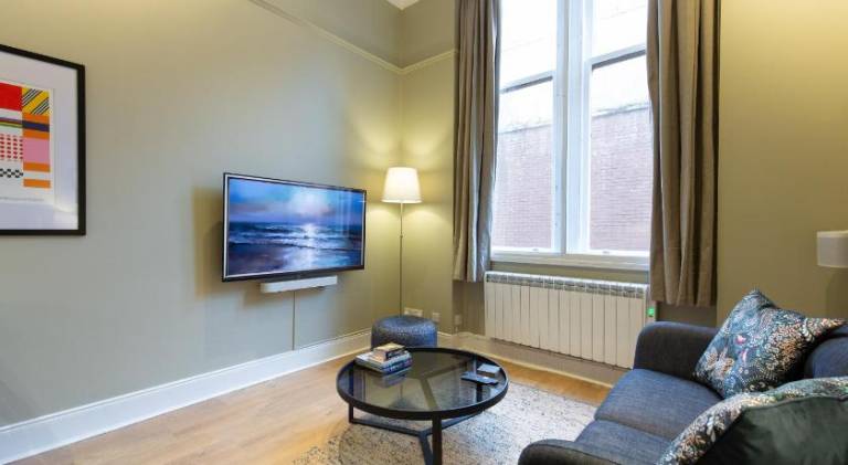 Quiet City Centre, King & Sofa Bed in Glasgow