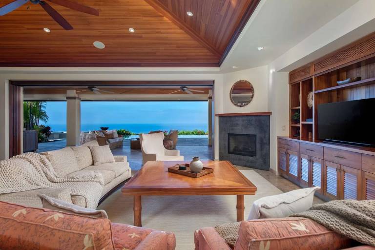 Exclusive 2.5-Acre Luxury Estate with Infinity Pool & Panoramic Coastal Views — photo 4
