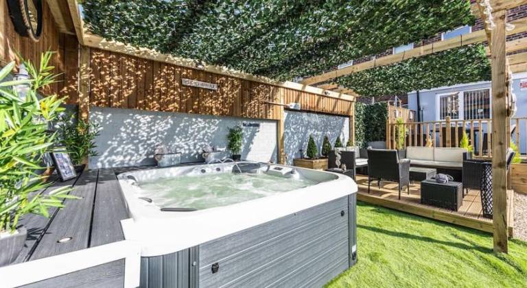 Beautiful villa | Pets allowed in Liverpool