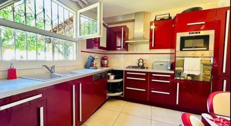 Villa with private pool, barbeque & terrace — photo 4
