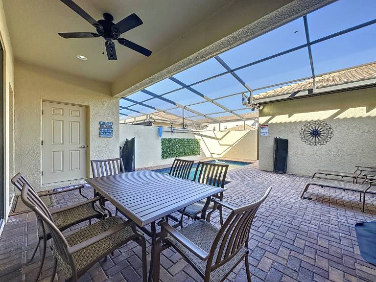 Vacation home with patio, barbeque & private pool — photo 3