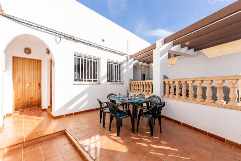 Apartment with terrace — photo 2