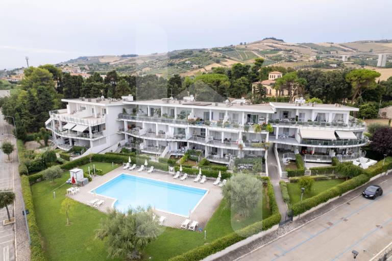 Pleasant rental apartment with patio, pool & yard | Sea view | Beach nearby | Dogs allowed — photo 2