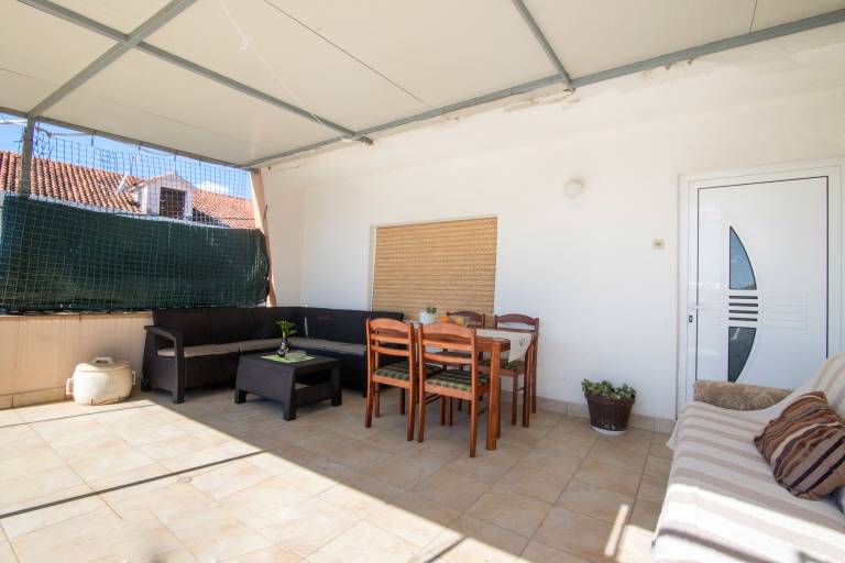 Rental apartment with patio & grill | Garden view in Okrug