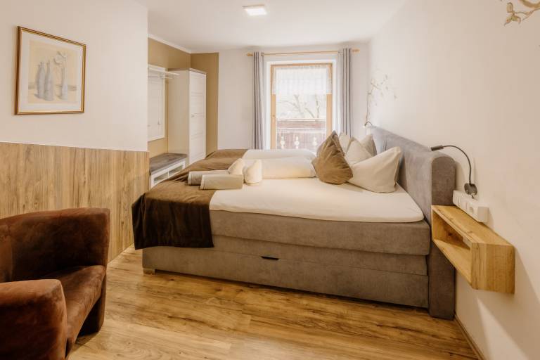 Holiday Apartment "Steinhaus XXL" with Mountain View, Shared Pool and Wi-Fi — photo 4
