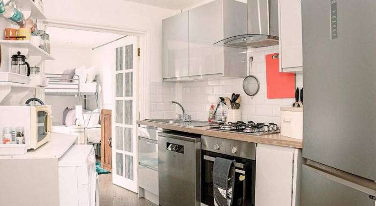 River View - Stunning Garden Flat w Free Parking - Pass the Keys — photo 2