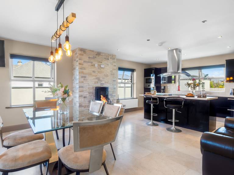 Beautiful vacation home with yard, patio & BBQ | Pets allowed — photo 3