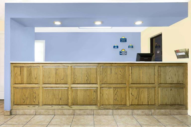 Days Inn by Wyndham Kingman West — photo 4