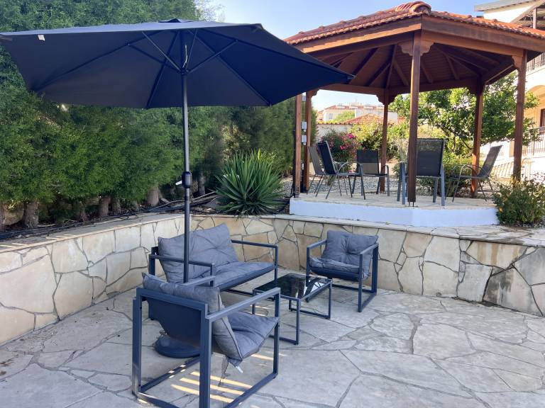Family-friendly charming villa with private pool & patio | Garden view | Pet-friendly — photo 5