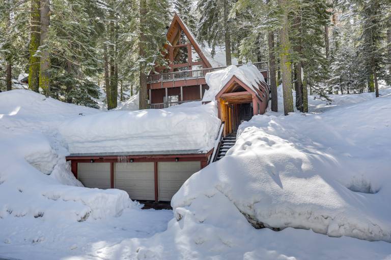 Donner Lake Views: Rustic Truckee Cabin! — photo 3