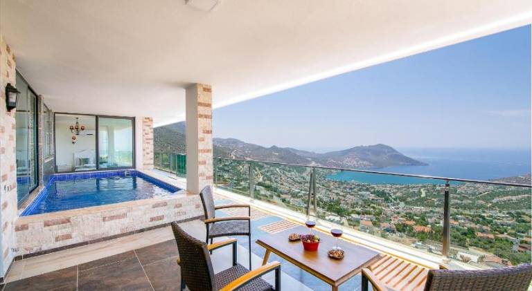 Fully equipped villa with terrace, private pool & yard | Pets allowed — photo 2