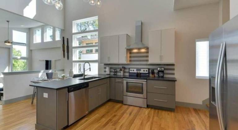 Charming vacation home | Pets allowed — photo 3