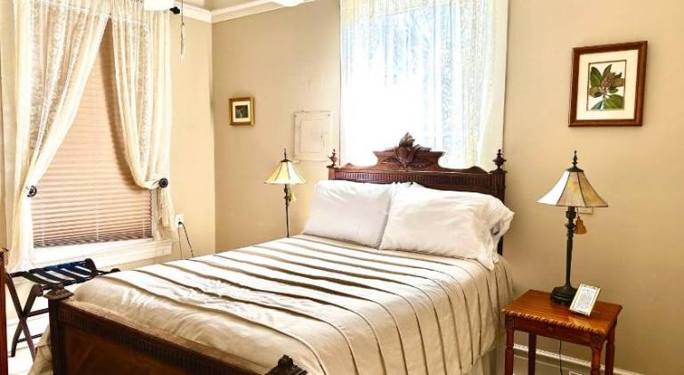 Serviced apartment with yard | Dogs allowed in Mobile, AL