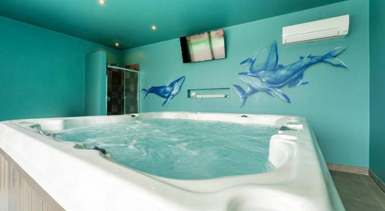Rental apartment with jacuzzi, pool & terrace — photo 3