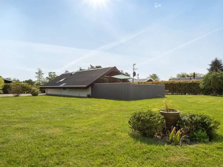 Family-friendly vacation home with barbeque & terrace | Beach nearby | Dogs allowed — photo 5