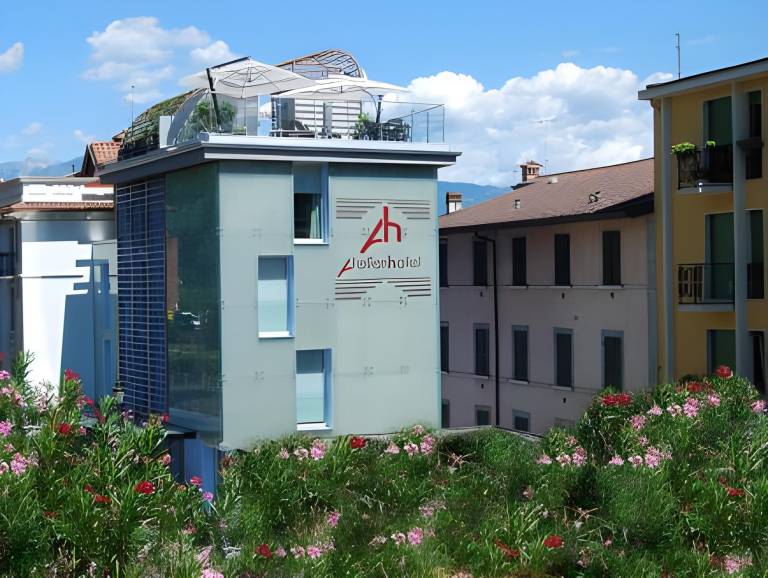 Happy Hotel Atelier Gardone Vittoriale & Spa in Gardone Riviera