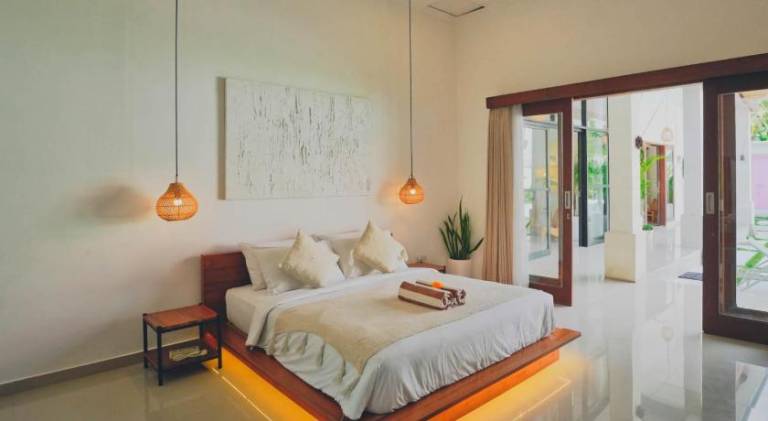 Family-friendly beautiful house with terrace, private pool & yard | Good for workation | Pets are welcome — photo 2