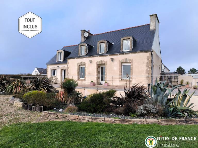 Gite with BBQ, terrace & yard | Sea view — photo 3