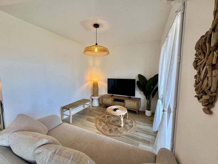 Modern apartment with WiFi and parking in Propriano — photo 4