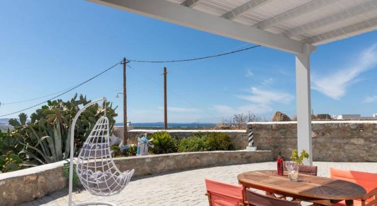 Farm with patio & yard | Pets are welcome in Naxos
