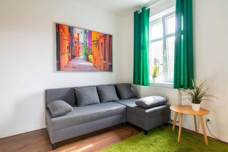 Green shiny flat in the center of old town Poznań — photo 2