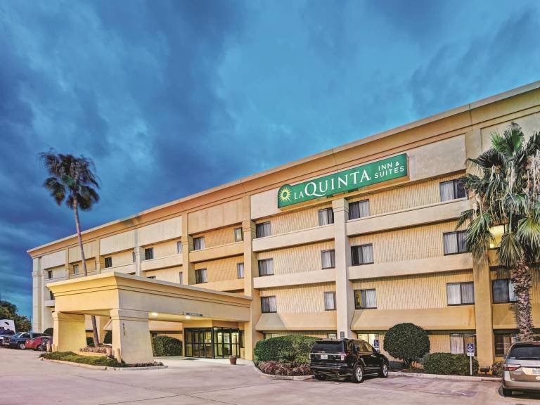 La Quinta Inn & Suites by Wyndham Houston Baytown East in Baytown, TX