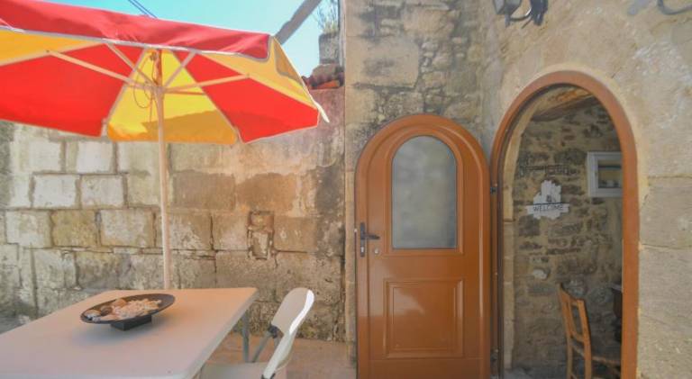 Stone house — photo 5