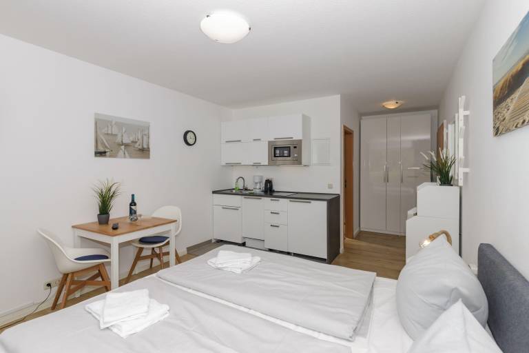 Rental apartment with terrace & yard — photo 3