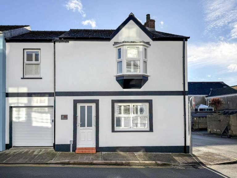 Cottage with yard in Tenby