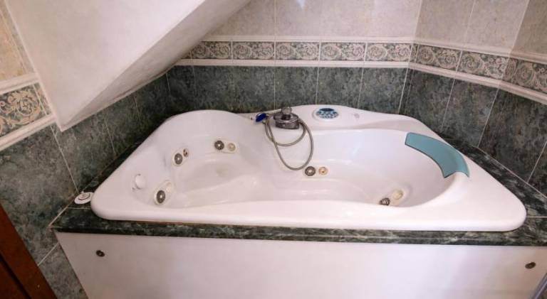 Villa with jacuzzi — photo 4