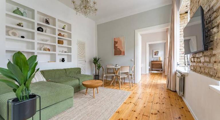 Next to Cathedral Square, Stylish 2BD Gem, Skapo St in Vilnius