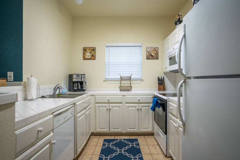 Condo with pool & garden — photo 5