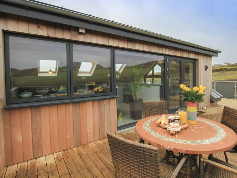 Cottage with patio, hot tub & yard | Beach view — photo 4