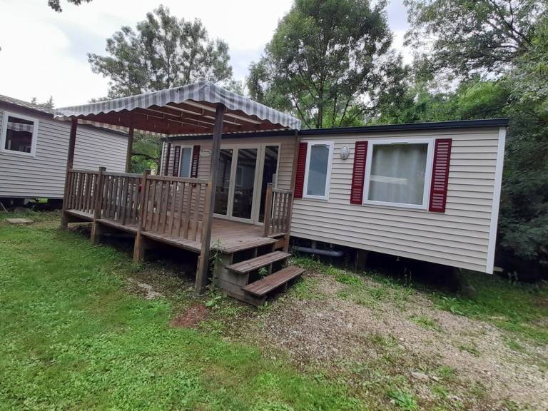 Mobile home with pool in Boe