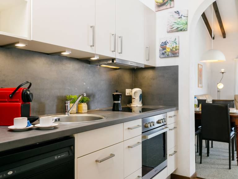 Fully equipped apartment with yard, patio & heated pool | Dogs allowed — photo 3