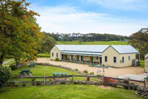 Farmhouse Mystery Bay
