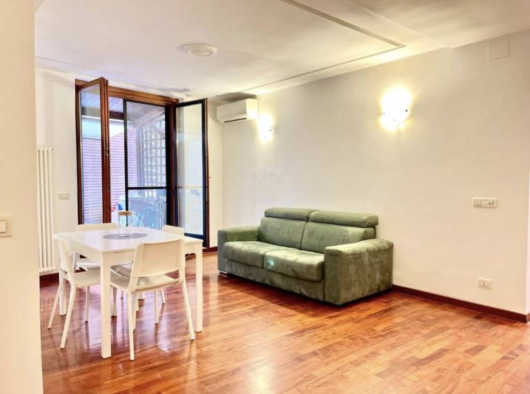 Apartment with garden & patio | City view — photo 5