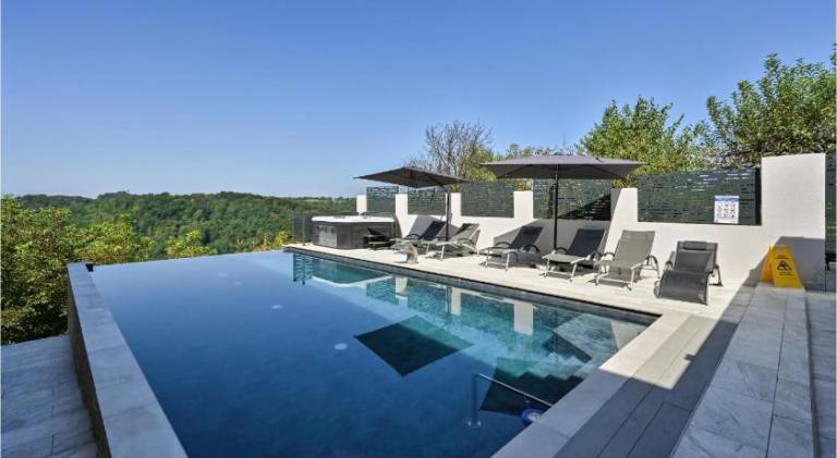 180 m&sup2; Ferienhaus