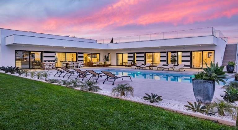 Fully equipped nice villa with patio, garden & private pool | Pets are welcome in Albufeira